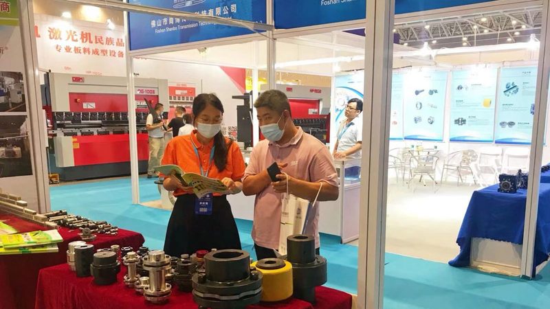 斜齿齿轮与直齿齿轮：性能差异与应用解析